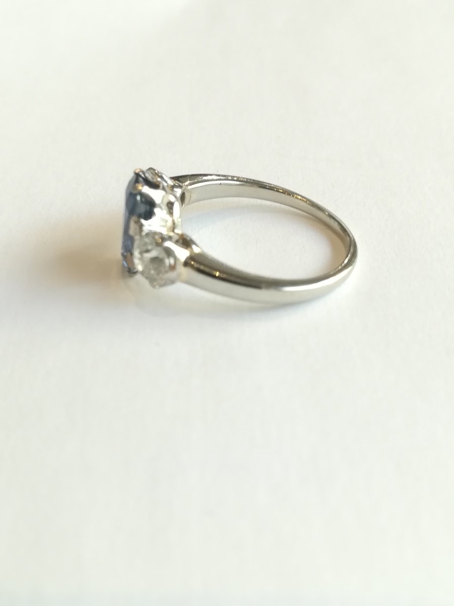 Bague Trilogie en or blanc, saphir et diamants - Castafiore