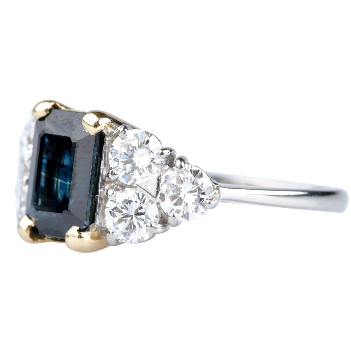 Bague Trilogie en or blanc, saphir et diamants - Castafiore