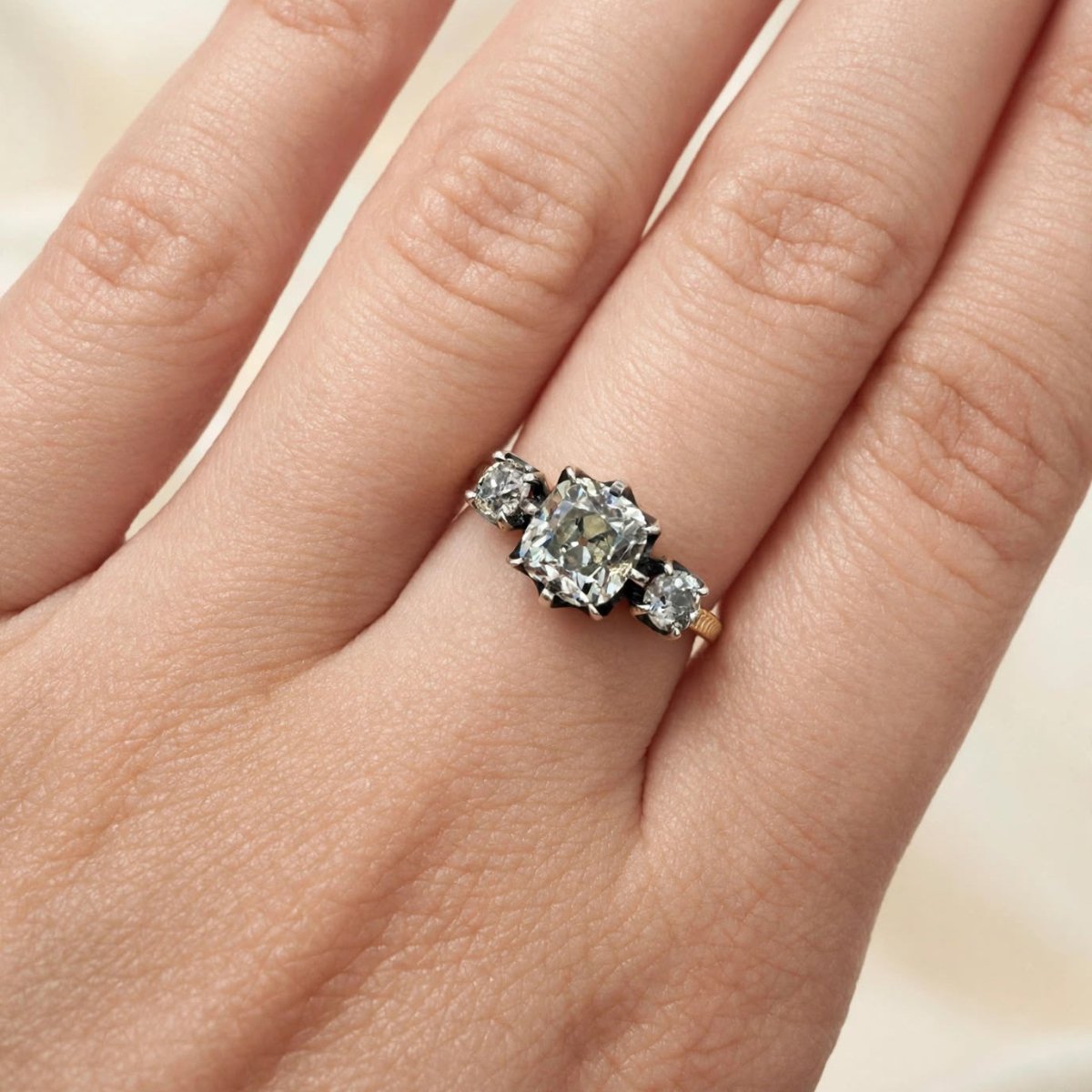 Bague Trilogie en or jaune, argent et diamants - Castafiore
