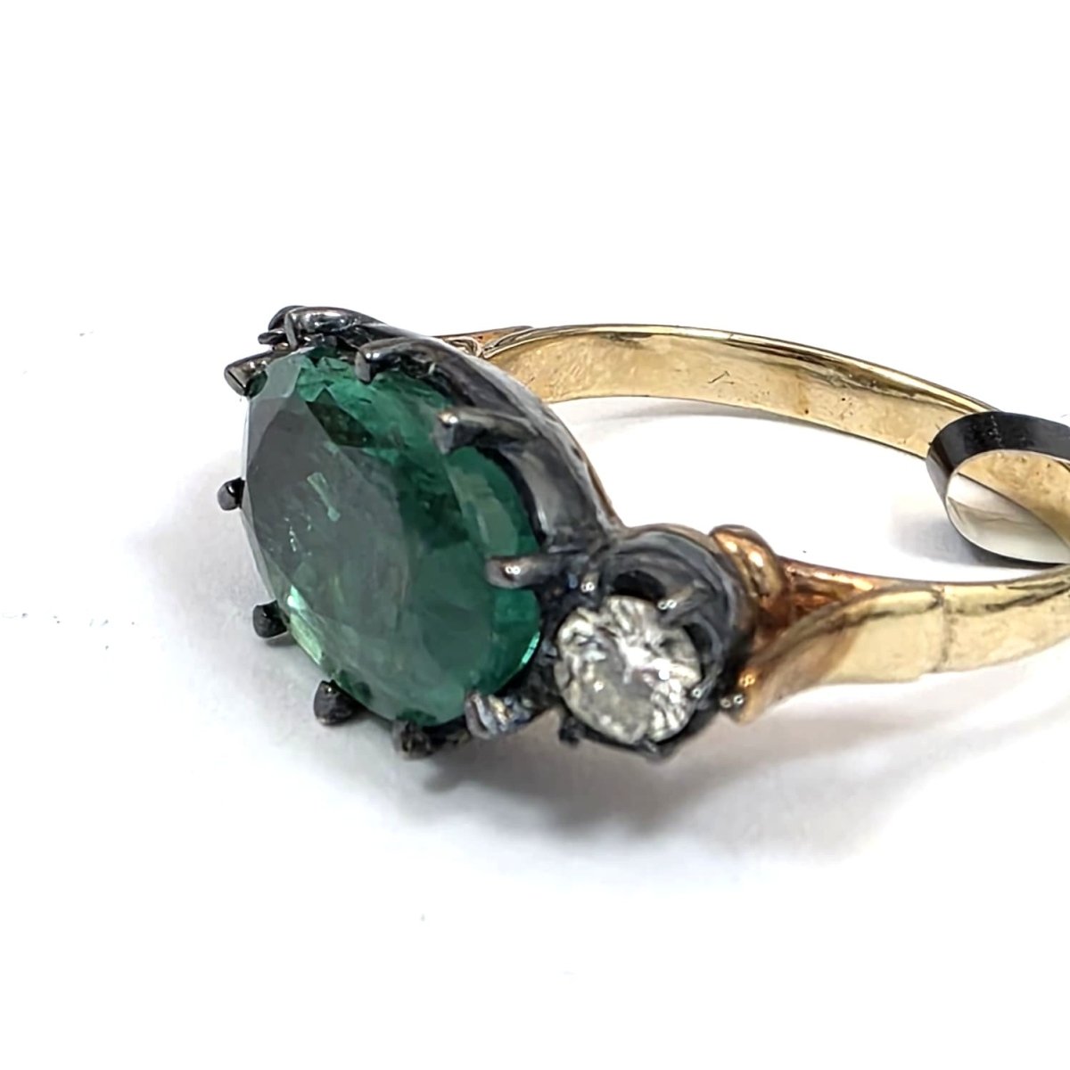 Bague Trilogie en or jaune, émeraude et diamants - Castafiore
