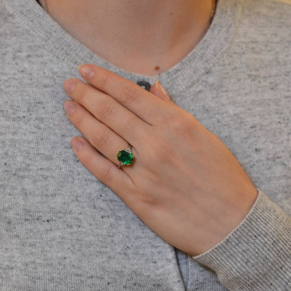Bague Trilogie en or jaune, émeraude et diamants - Castafiore
