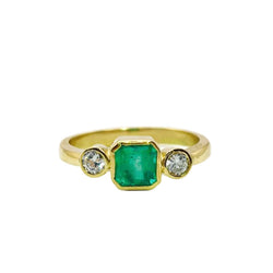 Bague Trilogie en or jaune, émeraude, et diamants - Castafiore