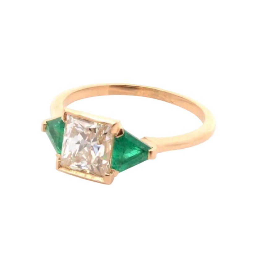 Bague Trilogie en or jaune, émeraudes et diamant - Castafiore