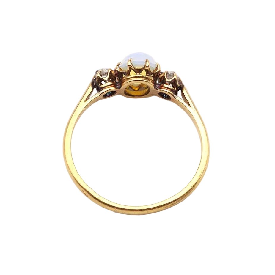Bague Trilogie en or jaune, opale et diamants - Castafiore