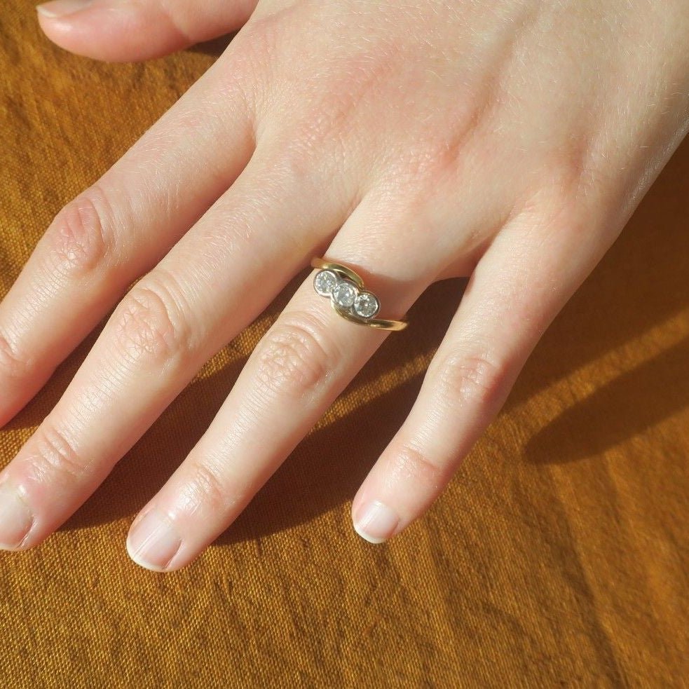 Bague Trilogie en or jaune, or blanc et diamants - Castafiore