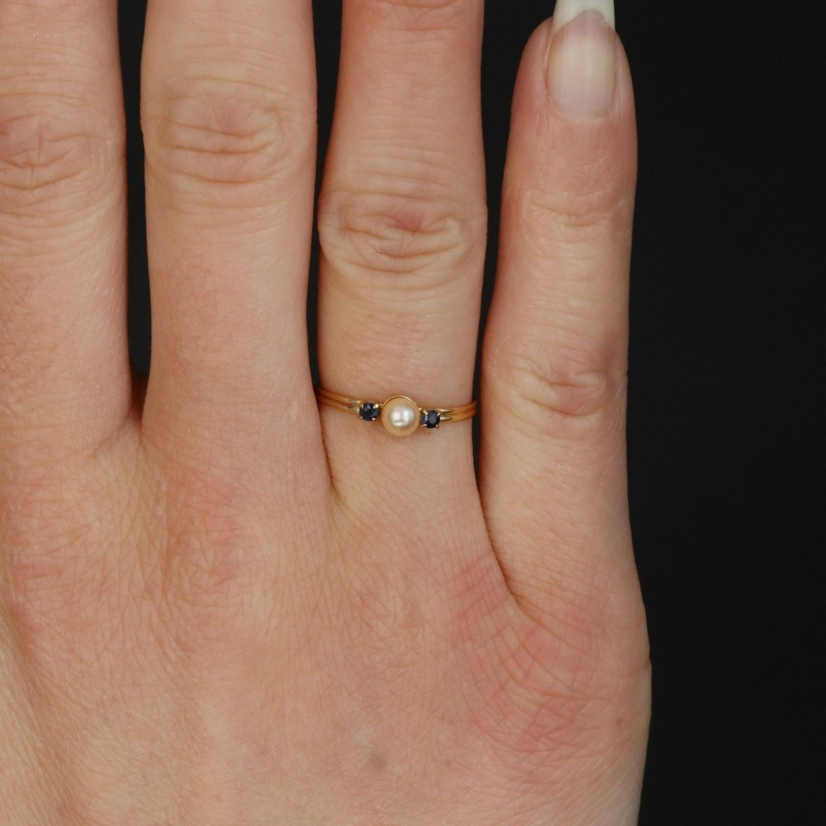 Bague Trilogie en or jaune, perle et saphirs - Castafiore