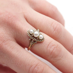 Bague Trilogie en or jaune, perles et diamants - Castafiore