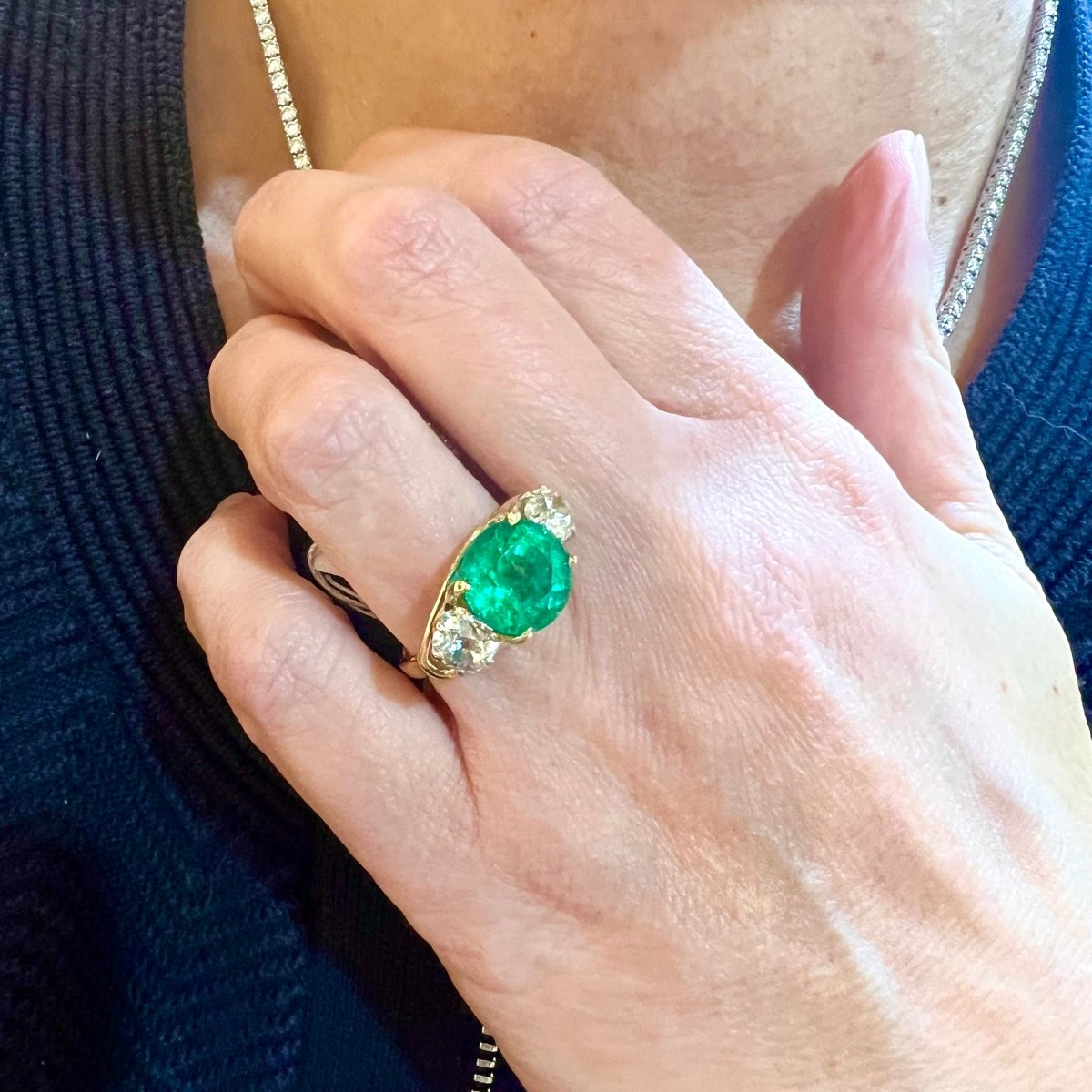 Bague Trilogie en or jaune, platine, émeraude et diamants - Castafiore