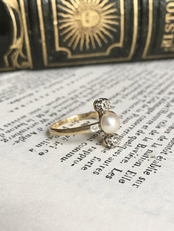 Bague Trilogie en or jaune, platine, perle et diamants - Castafiore