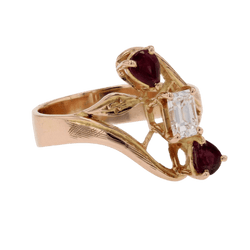 Bague Trilogie en or jaune, rubis et diamant - Castafiore