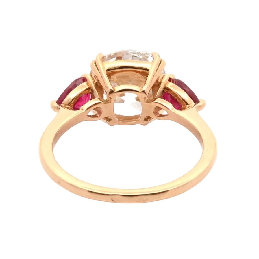 Bague Trilogie en or jaune, rubis et diamant - Castafiore