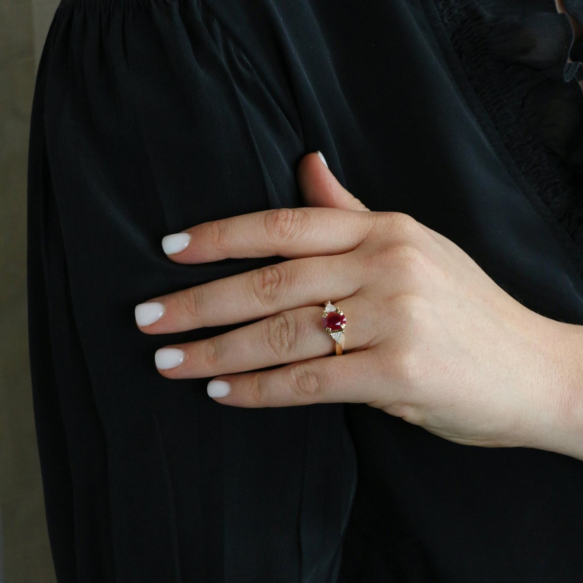 Bague Trilogie en or jaune, rubis et diamants - Castafiore