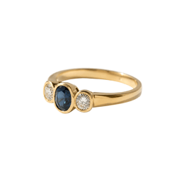 Bague Trilogie en or jaune, saphir et diamants - Castafiore