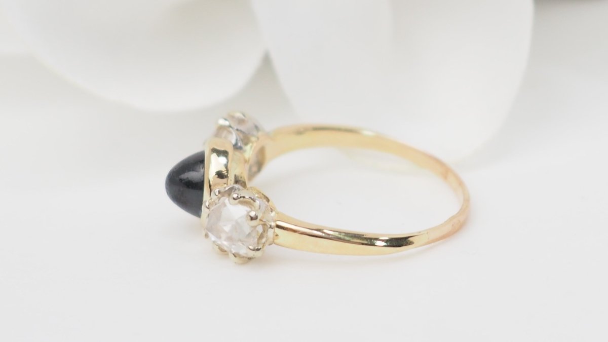 Bague Trilogie en or jaune, saphir et diamants - Castafiore