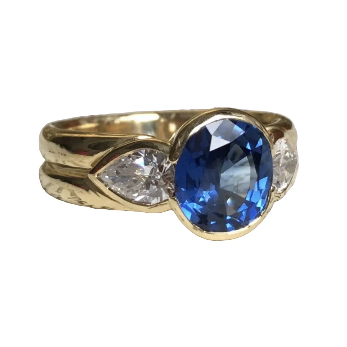 Bague Trilogie en or jaune, saphir et diamants - Castafiore