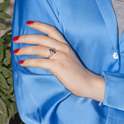 Bague Trilogie en or jaune, saphirs et diamants - Castafiore