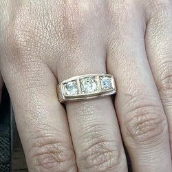 Bague Trilogie en or rose et diamants - Castafiore