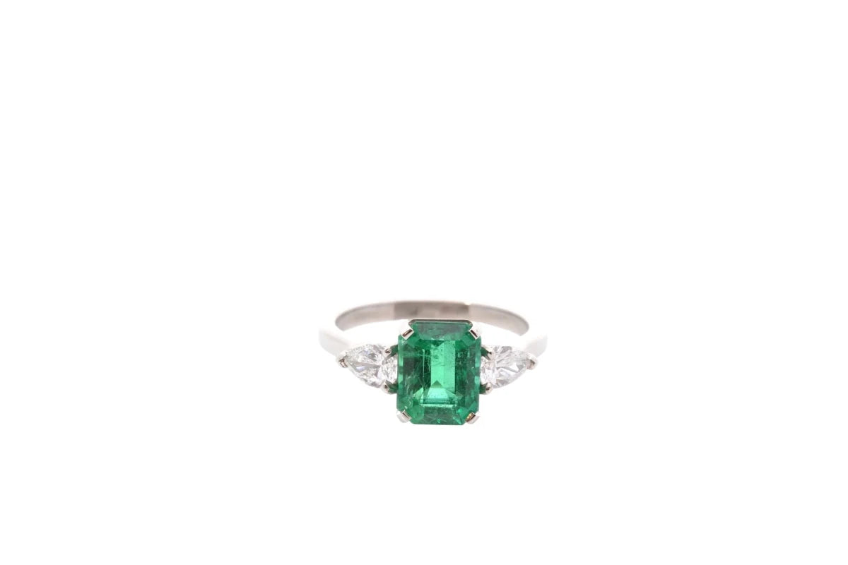 Bague Trilogie en platine, émeraude et diamants - Castafiore