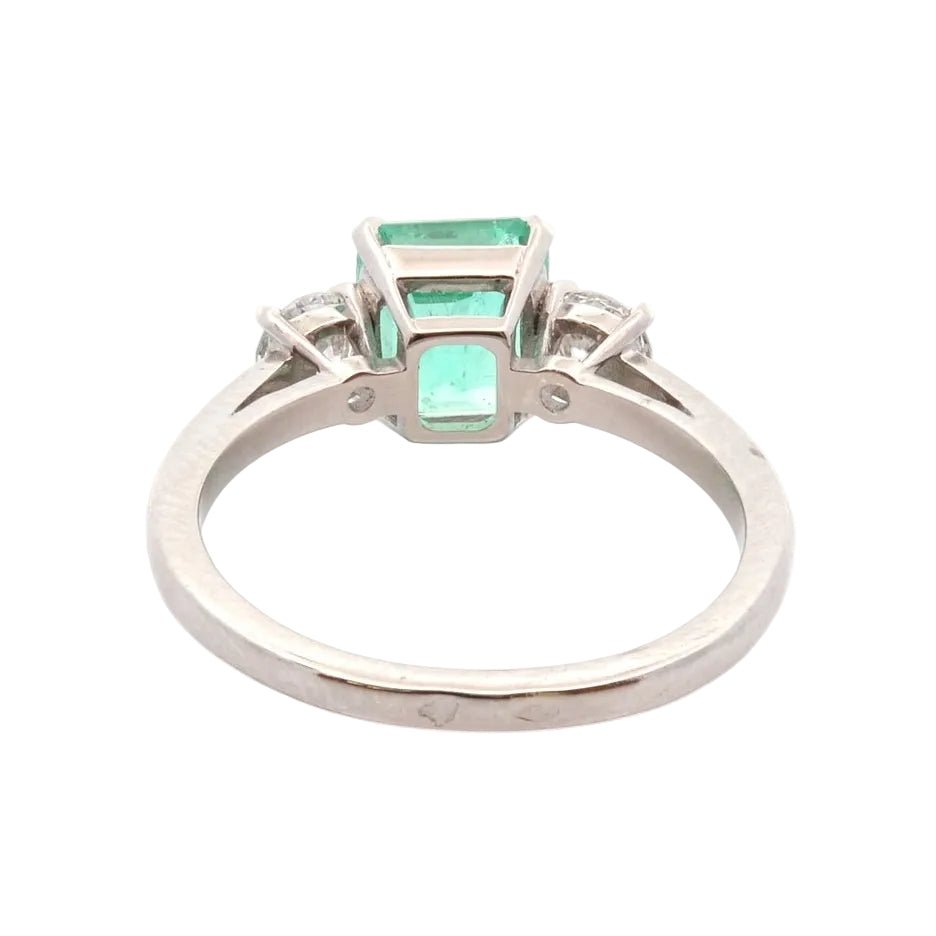 Bague Trilogie en platine, émeraude et diamants - Castafiore
