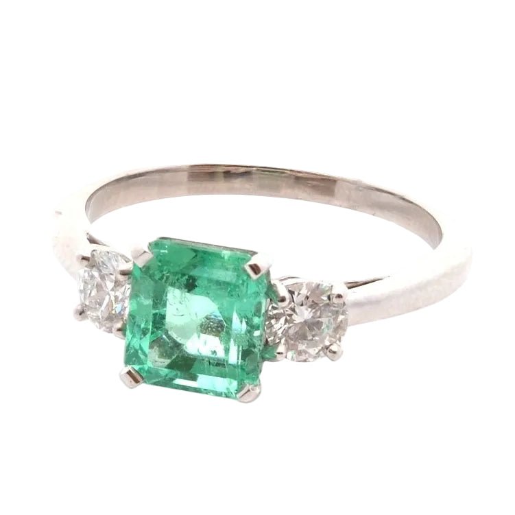 Bague Trilogie en platine, émeraude et diamants - Castafiore