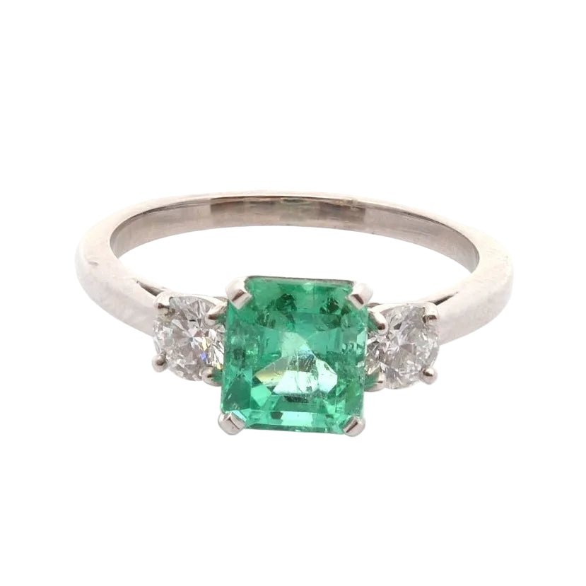 Bague Trilogie en platine, émeraude et diamants - Castafiore