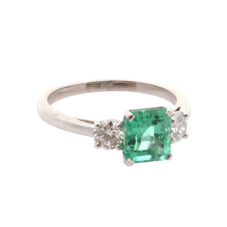 Bague Trilogie en platine, émeraude et diamants - Castafiore