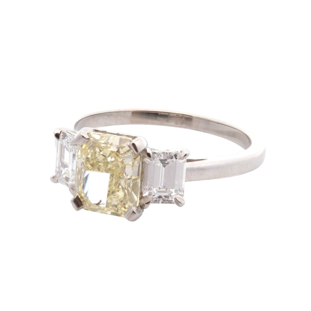 Bague Trilogie en platine et diamants - Castafiore