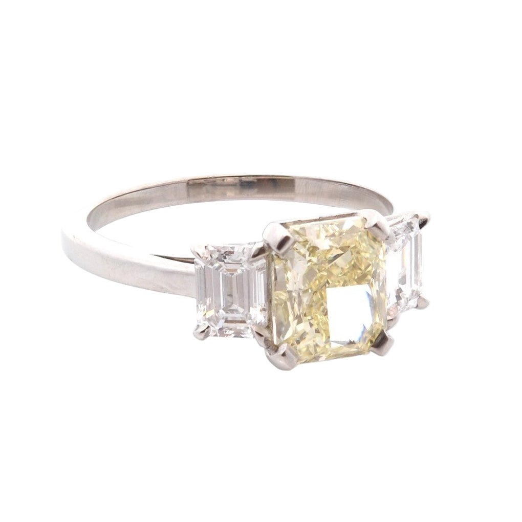 Bague Trilogie en platine et diamants - Castafiore