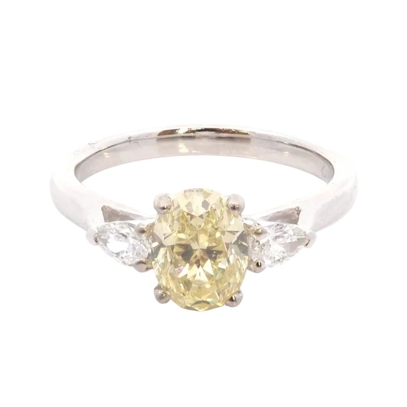 Bague Trilogie en platine et diamants - Castafiore