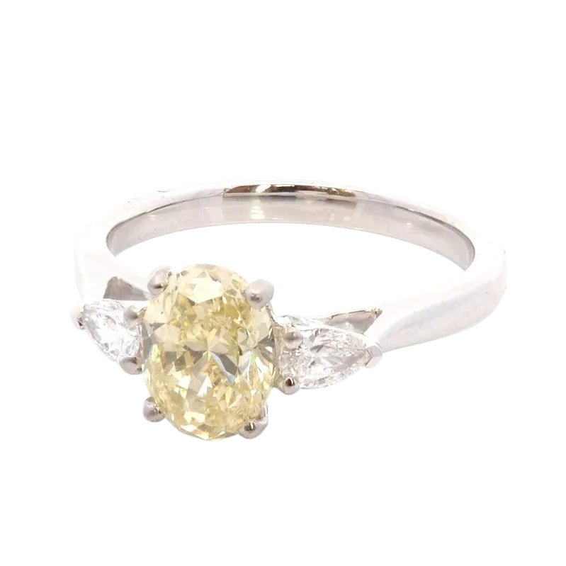 Bague Trilogie en platine et diamants - Castafiore