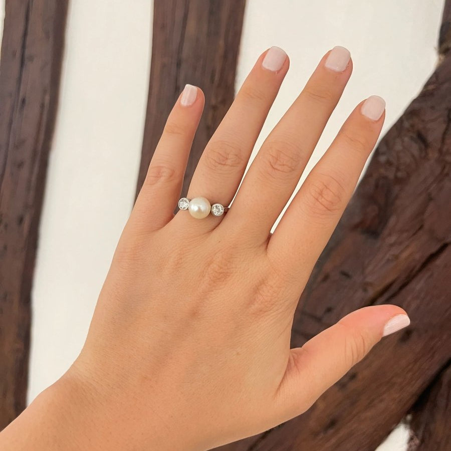 Bague trilogie platine perle diamants - Castafiore