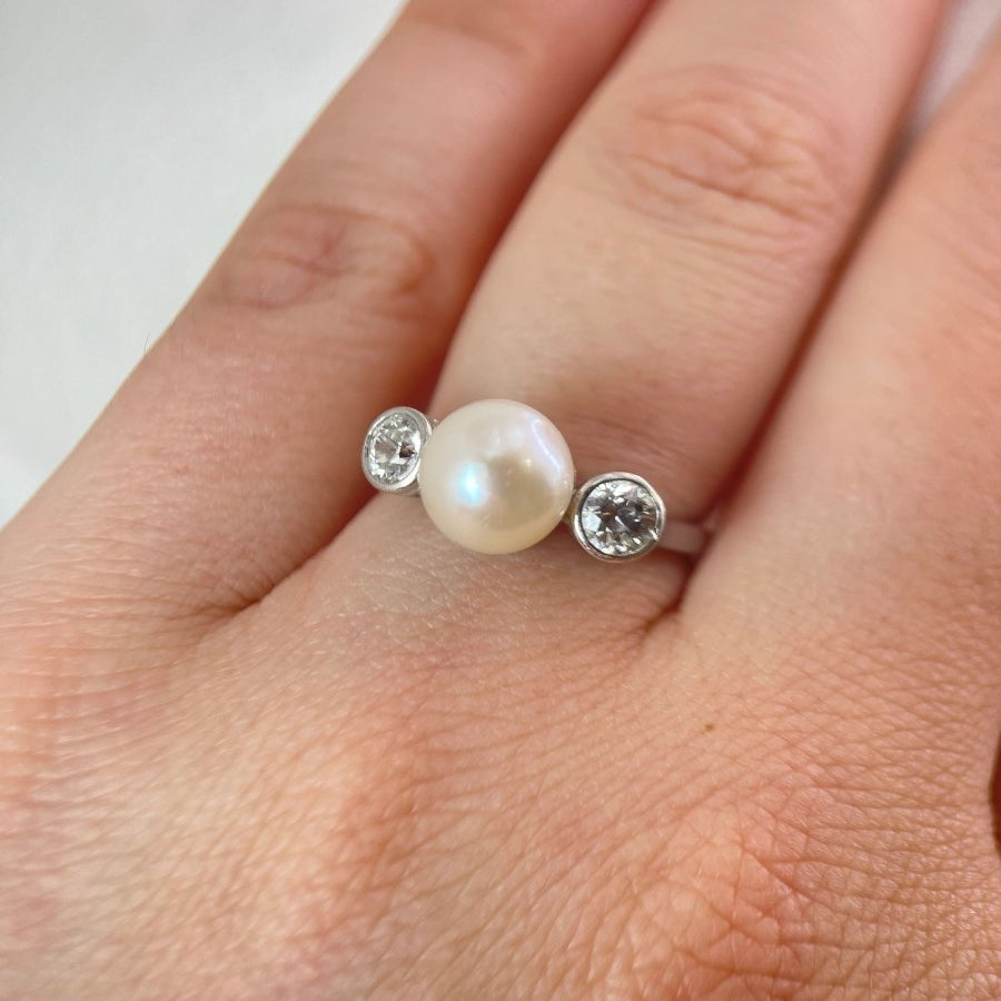 Bague trilogie platine perle diamants - Castafiore
