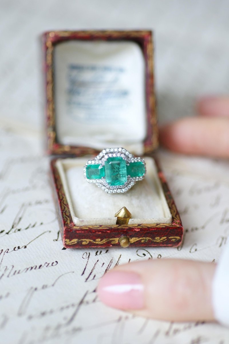 Bague Trois Emeraudes et Diamants sur Or Blanc - Castafiore