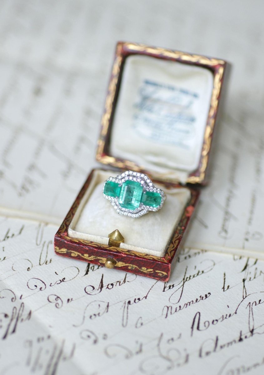 Bague Trois Emeraudes et Diamants sur Or Blanc - Castafiore