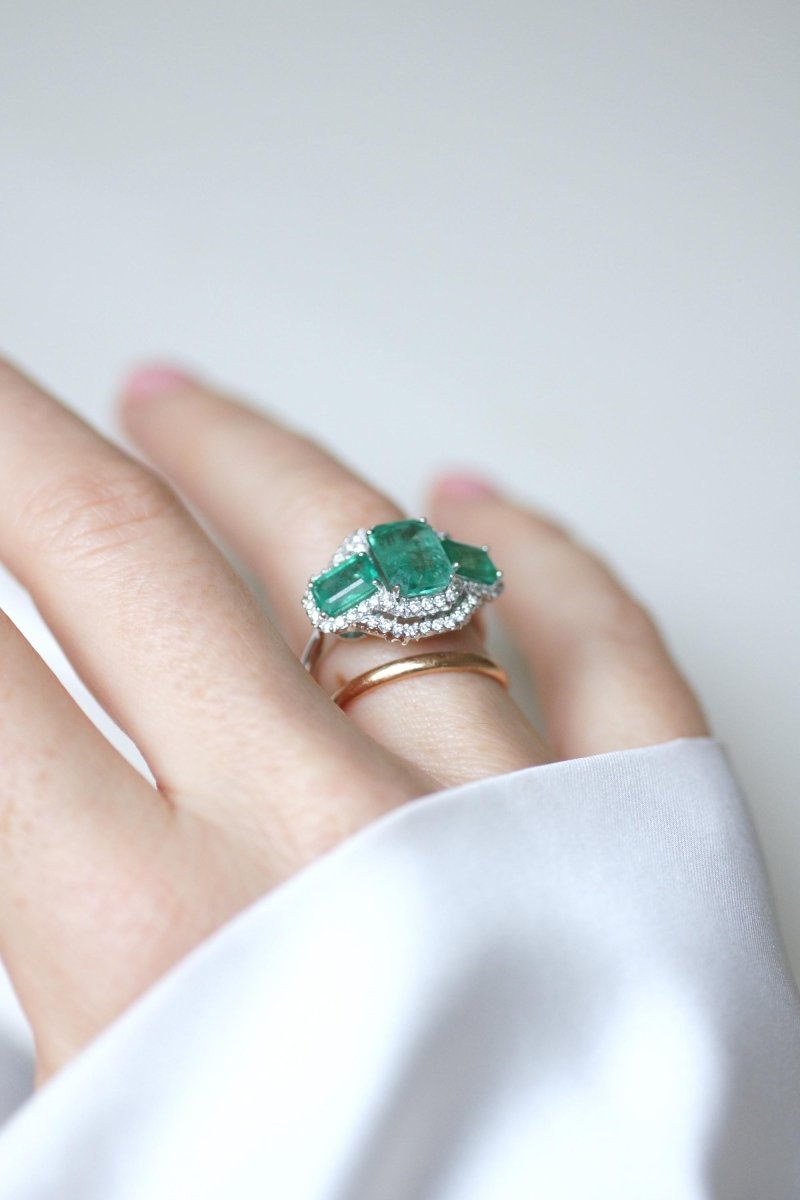 Bague Trois Emeraudes et Diamants sur Or Blanc - Castafiore