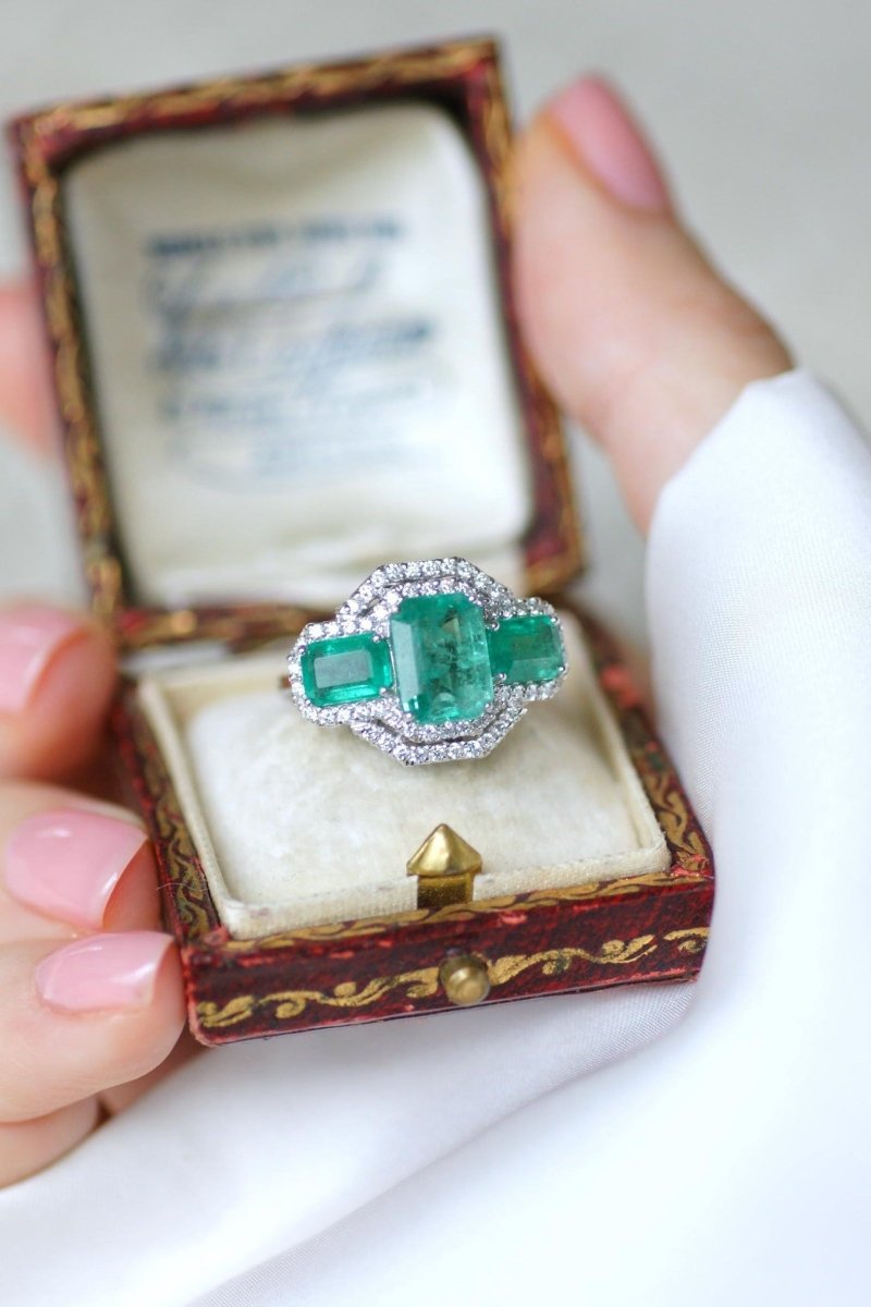 Bague Trois Emeraudes et Diamants sur Or Blanc - Castafiore