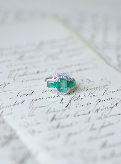 Bague Trois Emeraudes et Diamants sur Or Blanc - Castafiore
