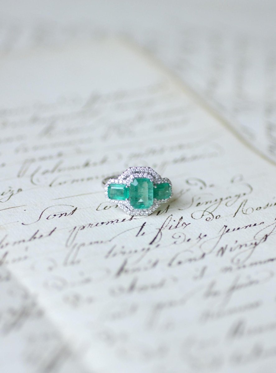 Bague Trois Emeraudes et Diamants sur Or Blanc - Castafiore