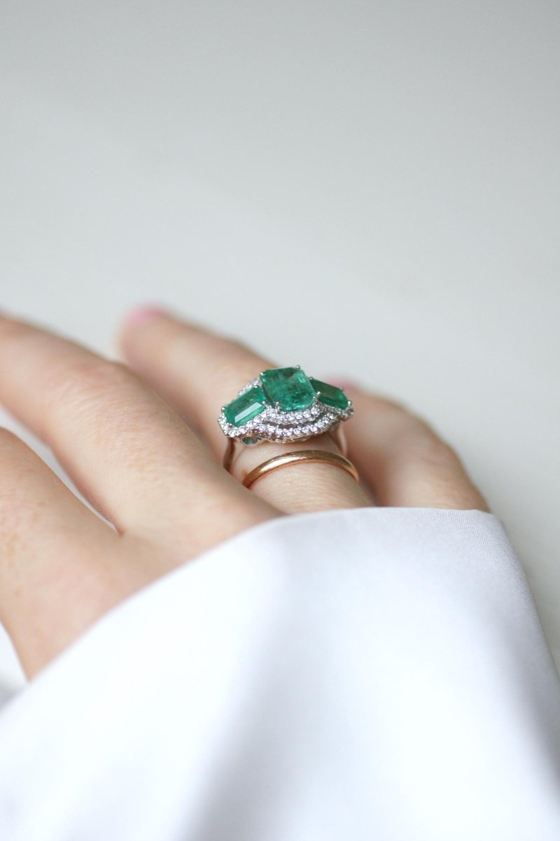 Bague Trois Emeraudes et Diamants sur Or Blanc - Castafiore