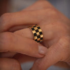 Bague VAN CLEEF & ARPELS en or jaune et bois d'ébène - Castafiore