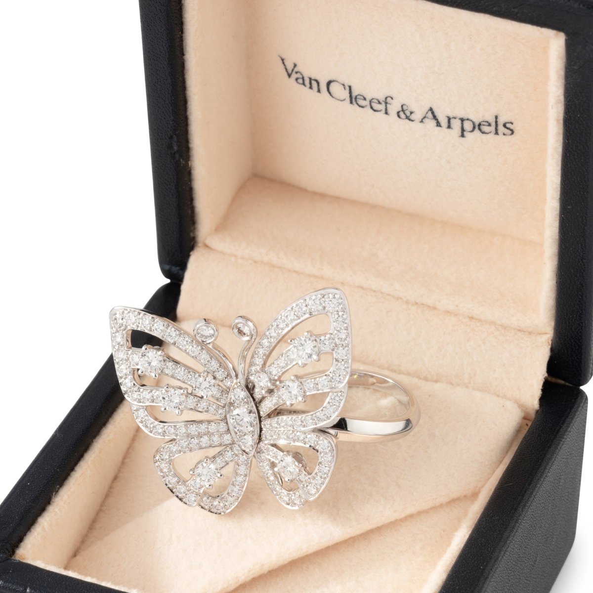 Bague VAN CLEEF & ARPELS Papillon en or blanc et diamants - Castafiore