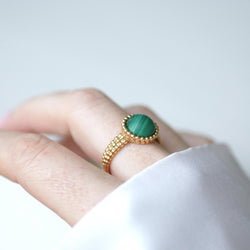 Bague VAN CLEEF & ARPELS "Perlée Couleurs" en or jaune et malachite - Castafiore