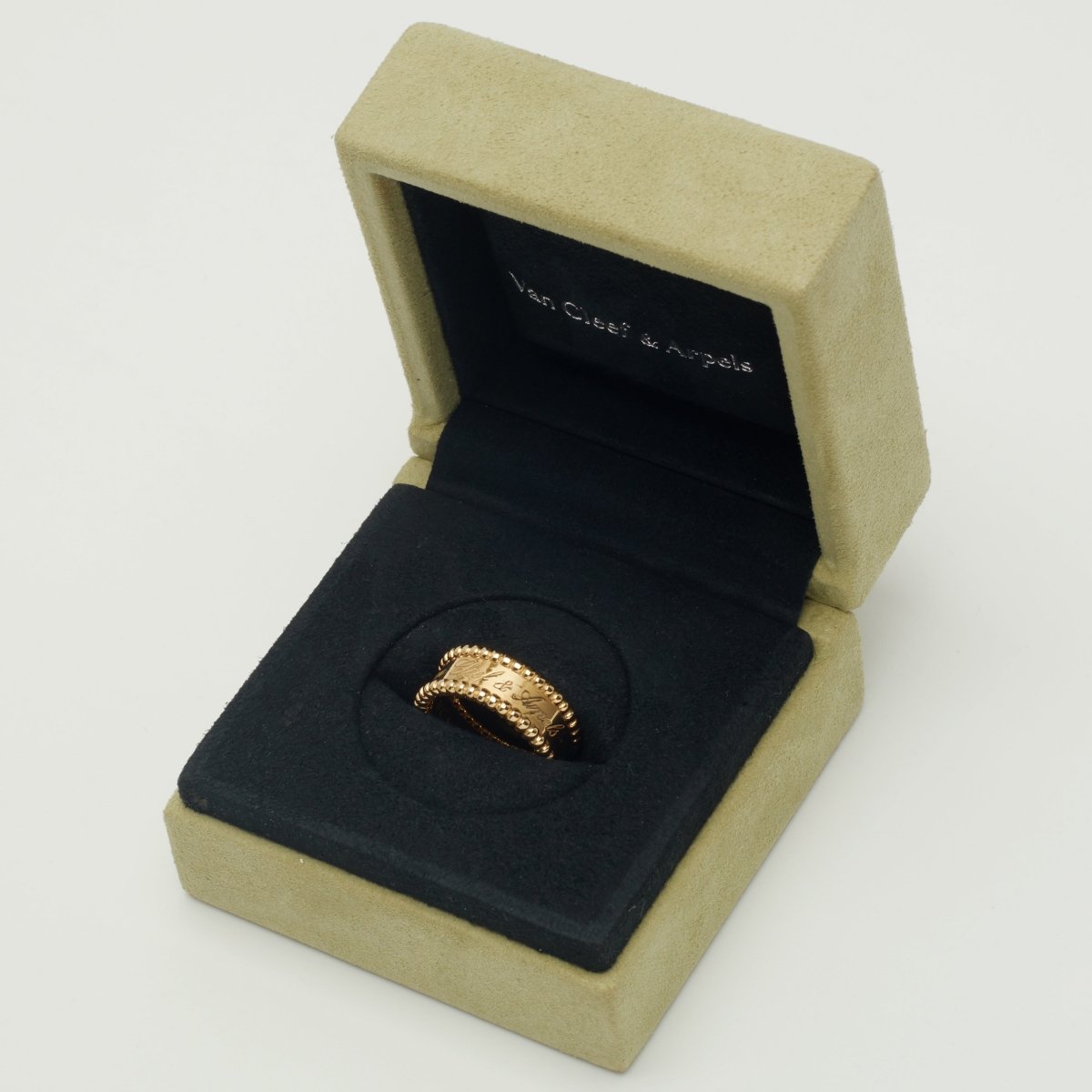 Bague Van Cleef & Arpels Perlée Signature en or jaune - Castafiore