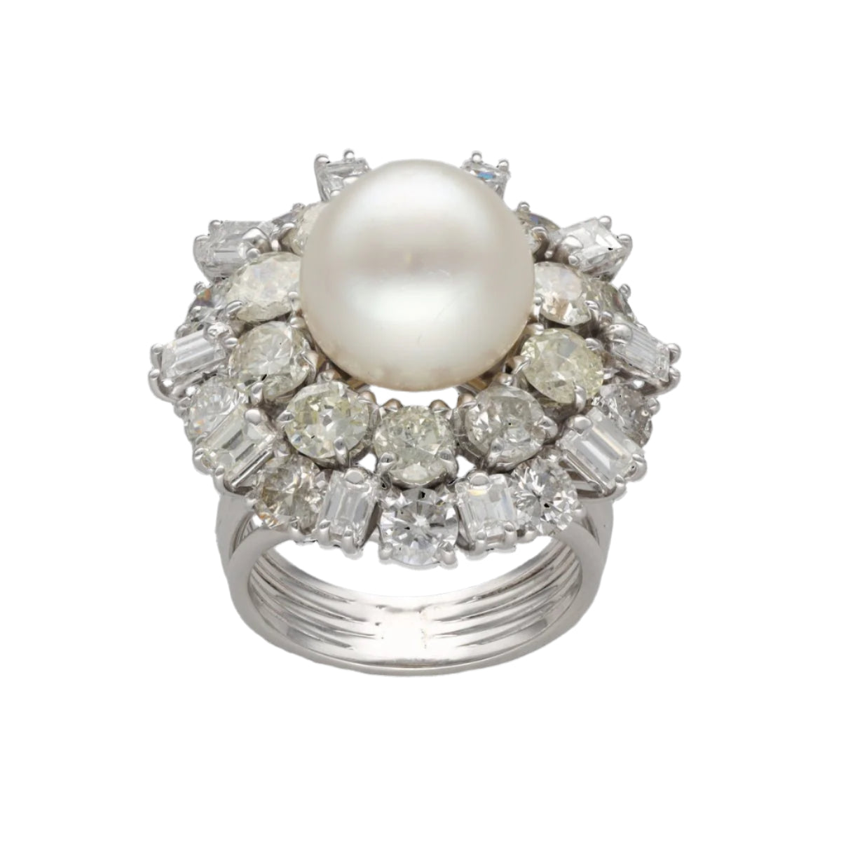 Bague vers 1970 en or gris 18 Cts avec diamants et perle de culture. Taille 52 - 53. - Castafiore