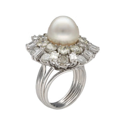 Bague vers 1970 en or gris 18 Cts avec diamants et perle de culture. Taille 52 - 53. - Castafiore