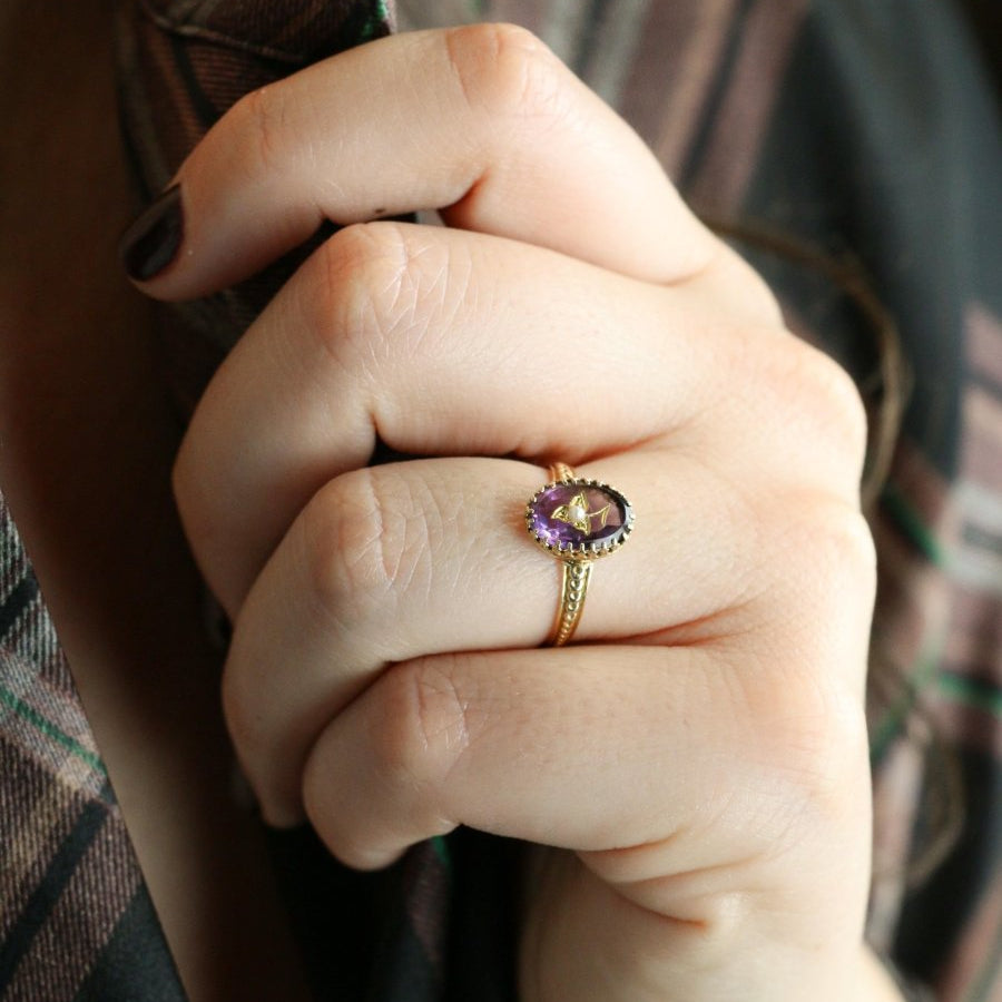 Bague victorienne or jaune améthyste gravée perle - Castafiore