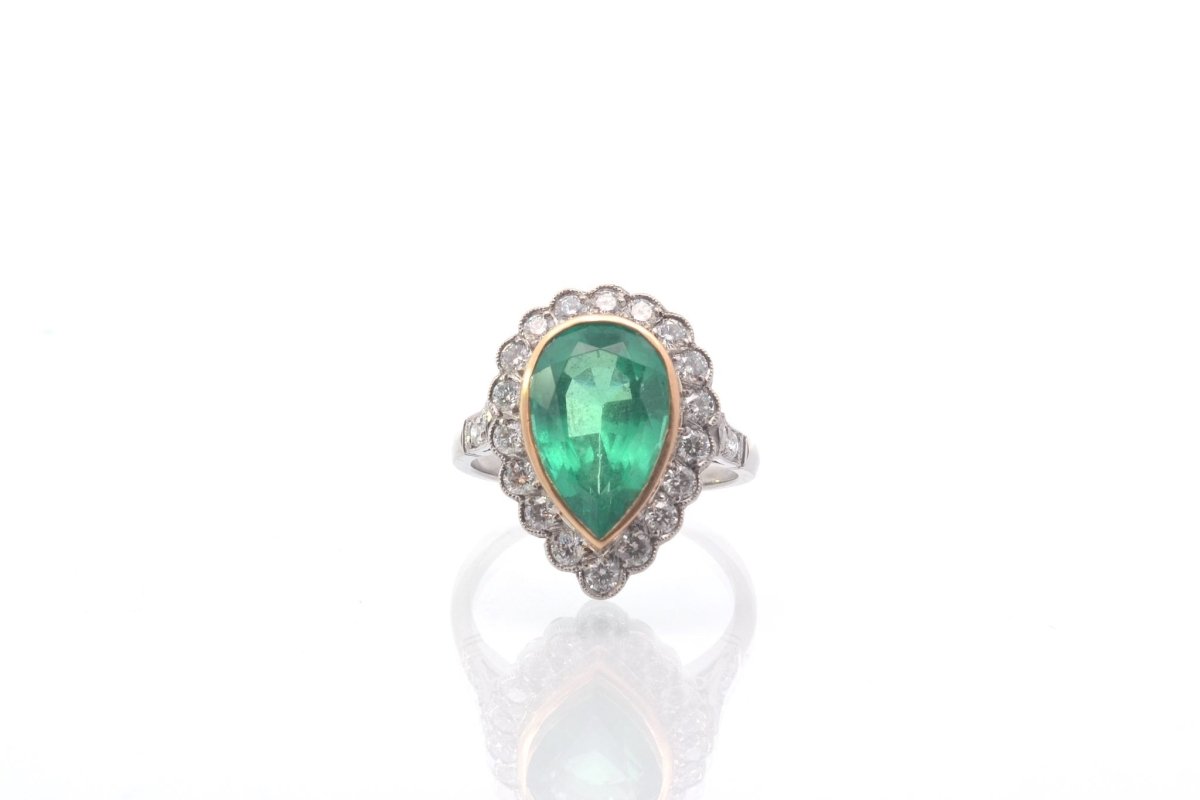 Bague vintage émeraude poire et diamants en platine et or - Castafiore
