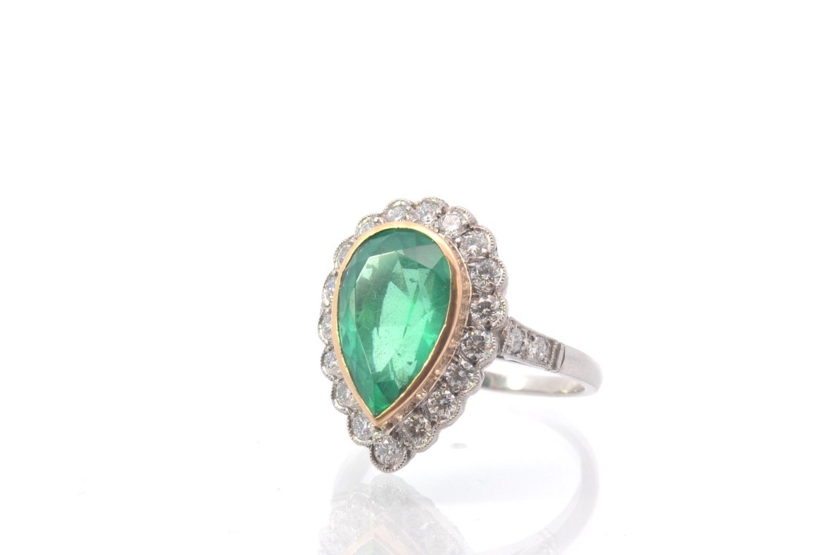 Bague vintage émeraude poire et diamants en platine et or - Castafiore