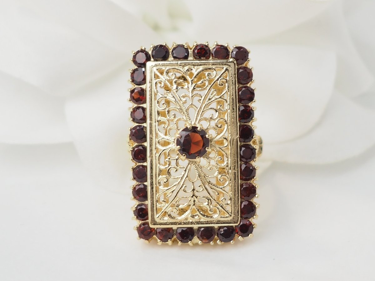 Bague vintage en or jaune et grenats - Castafiore