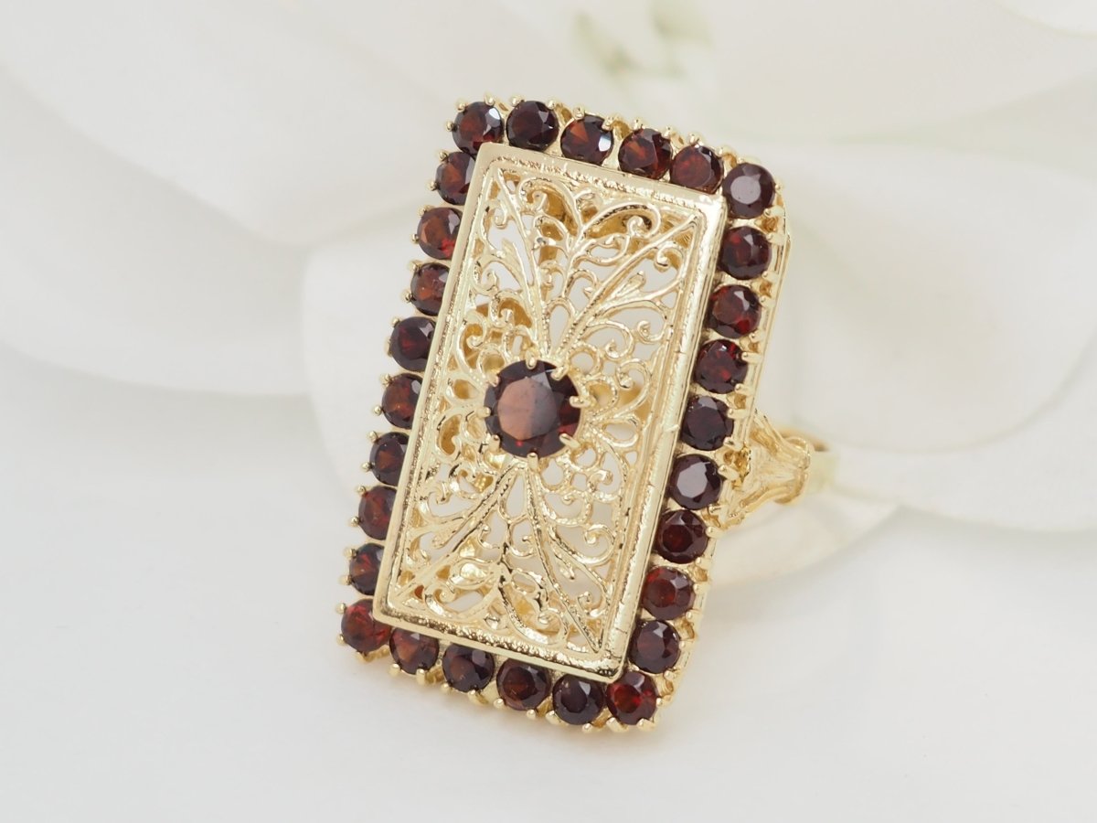Bague vintage en or jaune et grenats - Castafiore